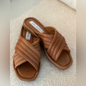 NWOT Steve Madden Tan Cross Strap Sandals Size 8
